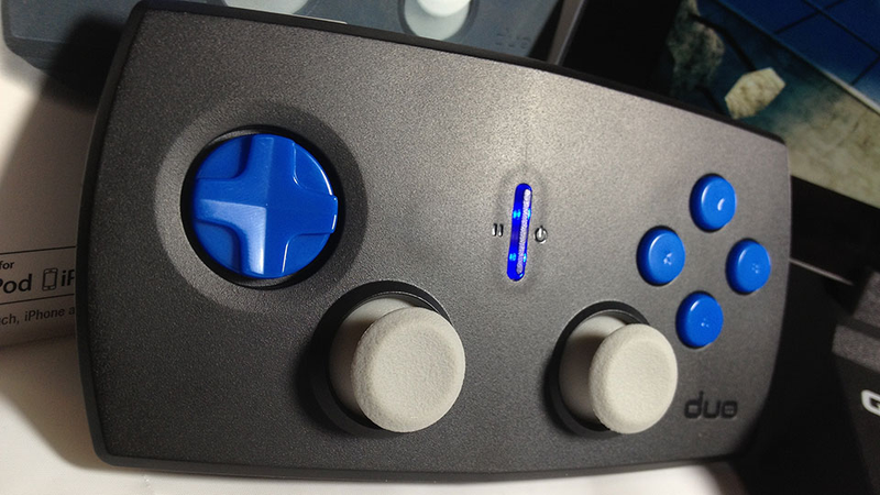 Illustration for article titled The First Apple-Approved iPad, iPhone and iPod Game Pad is One Small Step for iOS Gaming